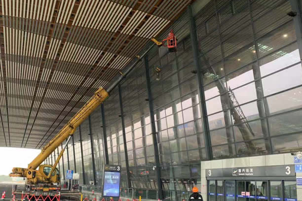 长泰玻璃幕墙维护和保养